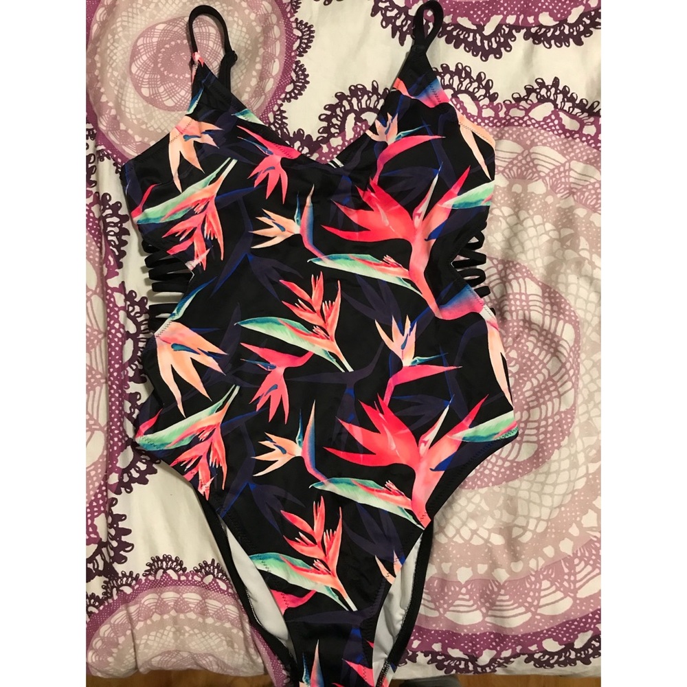 STRAPPY SIDE ONE PIECE